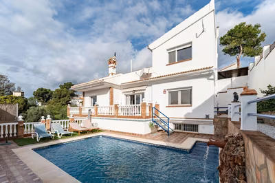 Villa met zwembad en onafhankelijk appartement in Vélez-Málaga